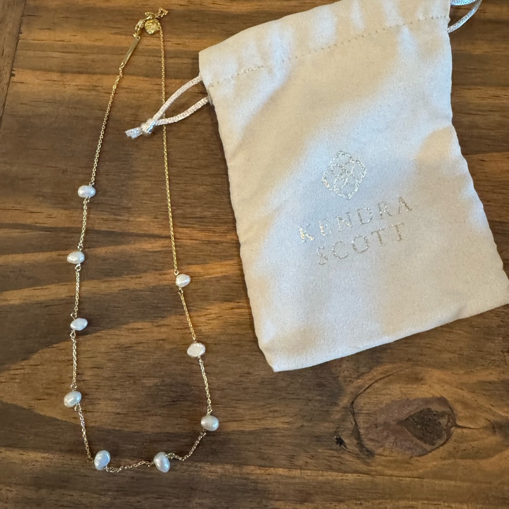 Kendra Scott Leighton Gold Pearl Strand Necklace in Freshwater Cultured Pearl
